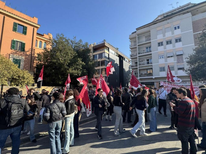 Dimensionamento scolastico, la protesta davanti la Regione Lazio