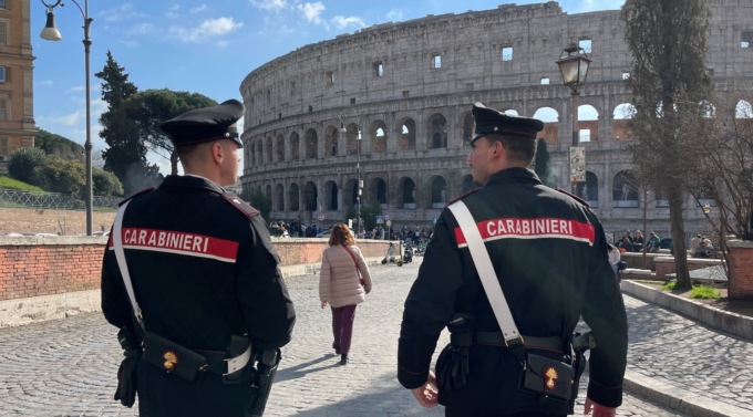 Turisti presi di mira da ladri e borseggiatori