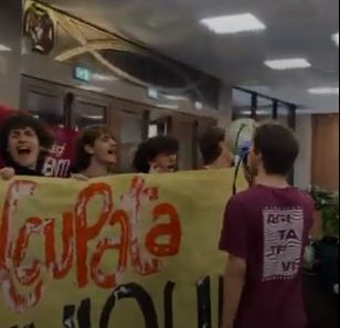 Scuola, gli studenti occupano la Regione Lazio