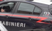 Spaccio e porto abusivo di armi, denunciato 19enne