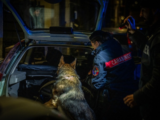 Droga nel centro di accoglienza, 27 arresti