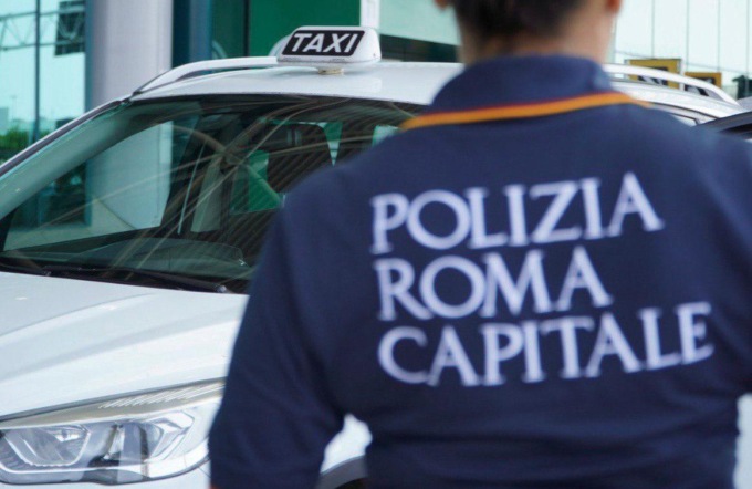 Taxi, abusi e irregolarità all’outlet di Castel Romano