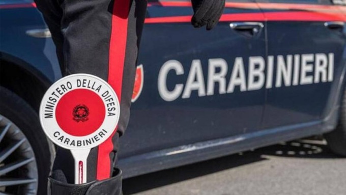 Rapina un addetto alla sicurezza del centro commerciale