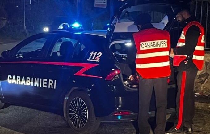 Viola il divieto di avvicinamento all’ex moglie, arrestato