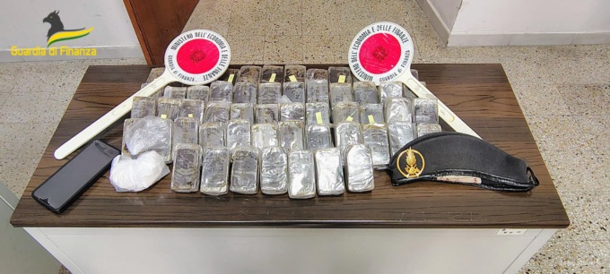 Sorpresi in auto con 7 chilogrammi di cocaina ed hashish