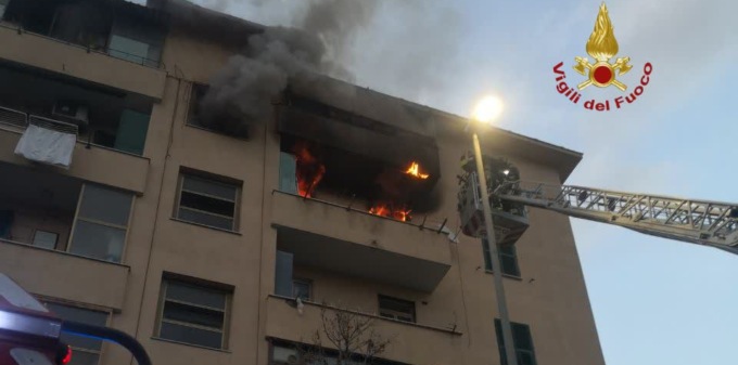 Incendio nell’appartamento, salvate tre persone