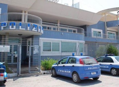 Prostitute e dodici minorenni nel locale, blitz della Polizia