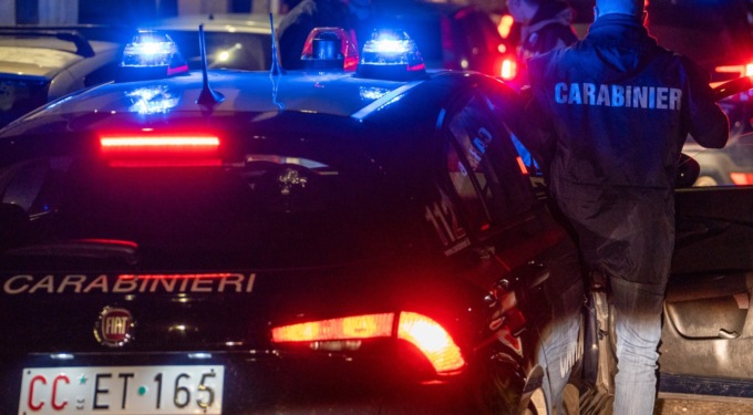 In fiamme una moto e due auto nella notte ad Ostia