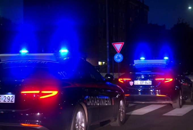 Cerca di uccidere la compagna con un coltello da 38 cm, arrestato cubano