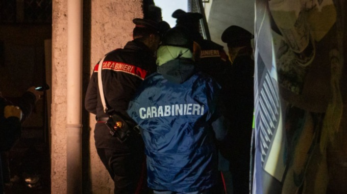 Rapine e furti, in manette due persone