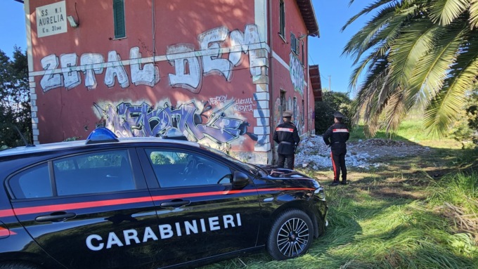 Tentano di occupare una casa cantoniera, denunciati