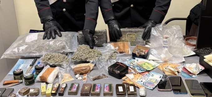 Oltre sei chili di droga in casa, arrestato dai Carabinieri