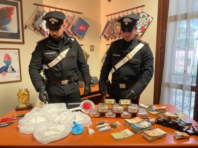 Cocaina e droga dello stupro, arrestato
