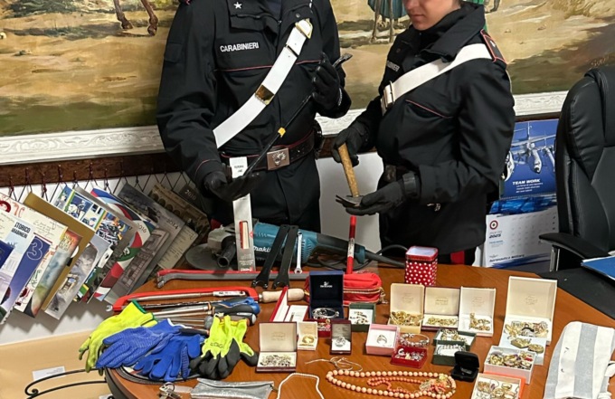 Banda dei furti al Testaccio, arrestati tre georgiani con 30 mila euro di gioielli e preziosi