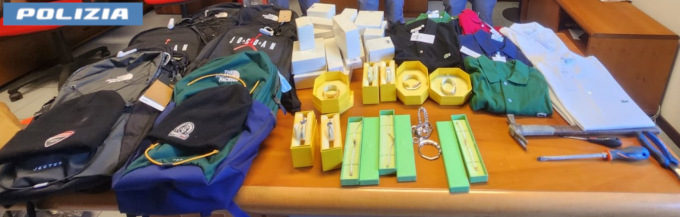 Furto di gioielli, due arresti