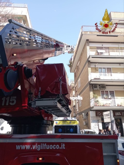 Incendio in un appartamento, morta un’anziana
