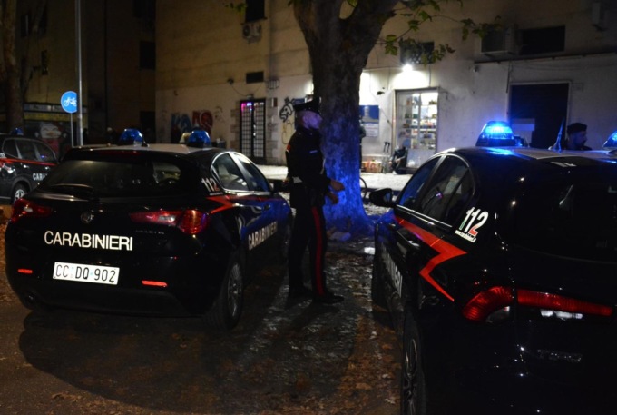 Ai domiciliari aggredisce e minaccia suo padre, arrestato