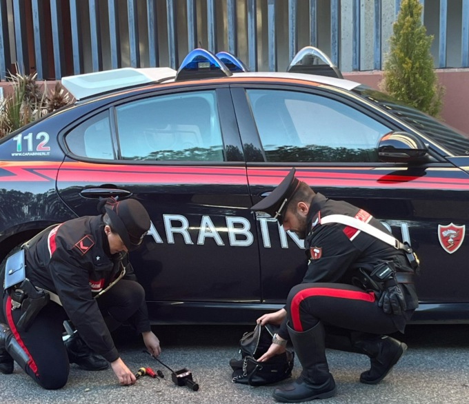 Furti in abitazione e ricettazione, cinque arresti