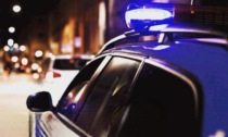 Si barrica in casa dopo una lite, poi gli spari. Ferito un poliziotto