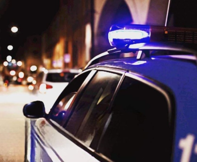 Tenta il furto in gelateria nella notte armato di piccone, arrestato croato