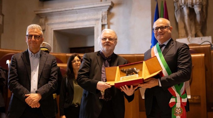 Il Premio Nobel Jon Fosse riceve la Lupa Capitolina