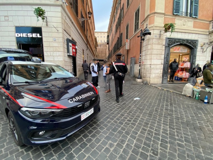 Furti e scippi nelle stazioni metro, 10 arresti