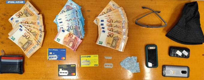 Furti con lametta sui bus, arrestati