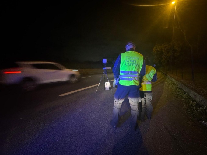 Nasconde la targa per sfuggire all’autovelox, denunciato