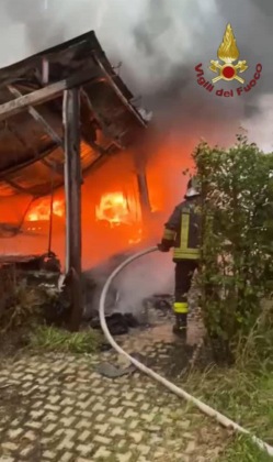 Esplode un camper, uomo gravemente ustionato