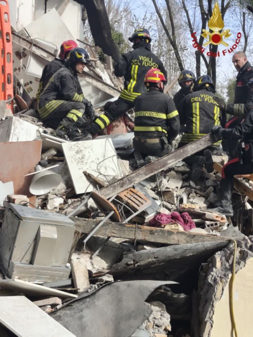 Esplode una palazzina, grave un turista scozzese