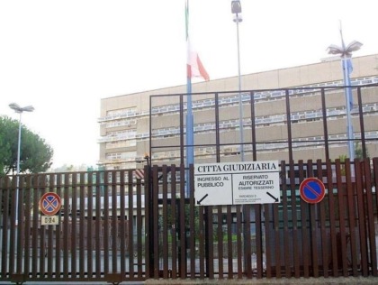 La tragedia di Crans-Montana, sopralluogo al Constellation del pm Opilio e degli investigatori italiani