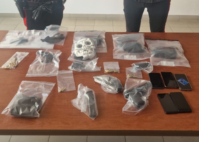 Fermato con tre pistole dopo gli spari ad Aprilia che hanno ferito due Carabinieri
