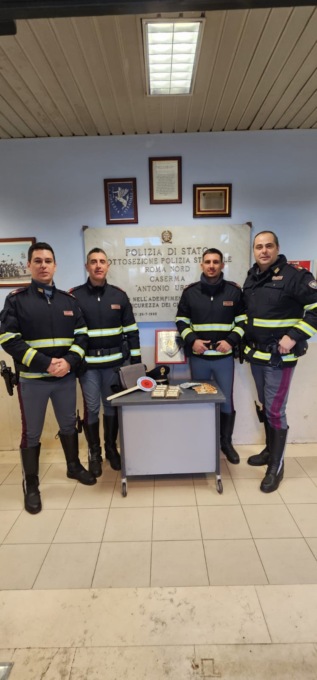 Viaggiavano con un chilo di hashish in auto, arrestato