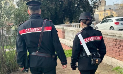 Sequestra e  violenta la collega di lavoro, arrestato