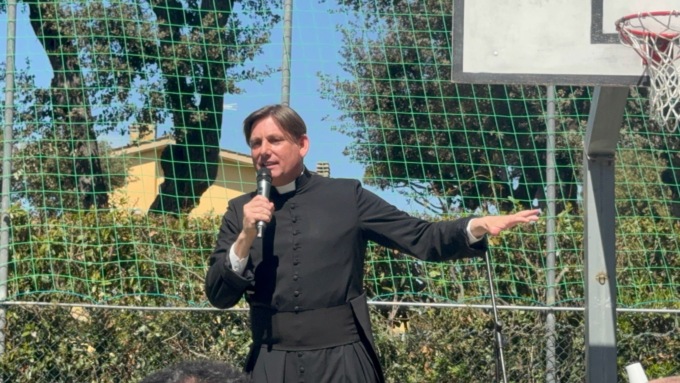 San Basilio, Regimenti: «Piena solidarietà a Don Coluccia, simbolo di legalità nelle periferie»