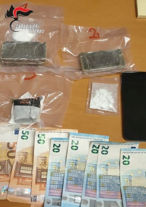 Spaccio di droga, arrestato giovane corriere romano