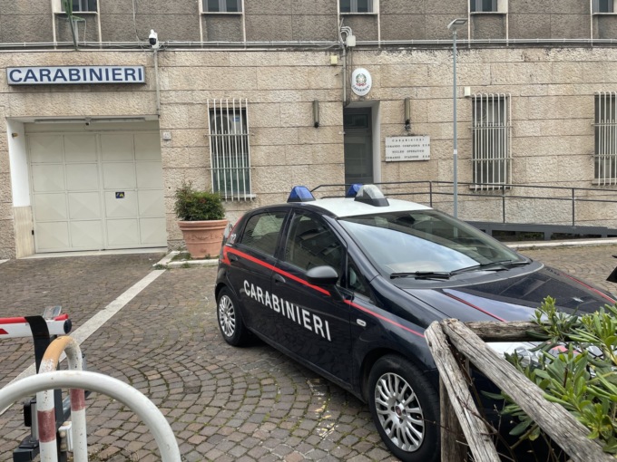 Simulava incidenti e minacciava le vittime, in manette un 44enne romano