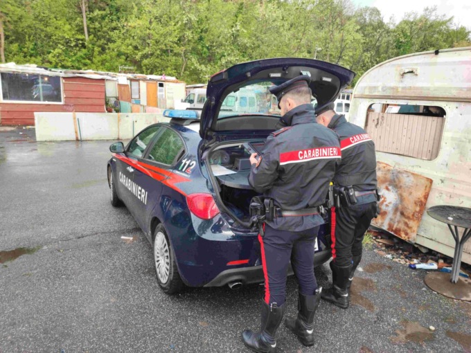 Controlli nei campi nomadi, sequestro di auto senza assicurazione