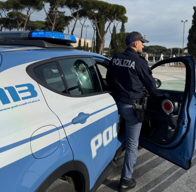 Accoltellato alla fermata della metro Colosseo, grave un 20enne