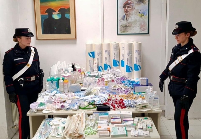 Rubava in ospedale farmaci e dispositivi per il “secondo lavoro”, arrestato OSS