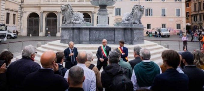 Piazza di Santa Maria in Trastevere, concluso il restauro della fontana