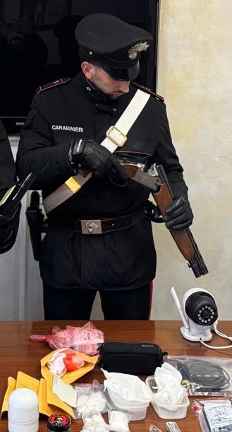Blitz nel fortino della droga, tre in manette