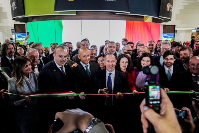 Vinitaly 2025, inaugurato il Padiglione del Lazio