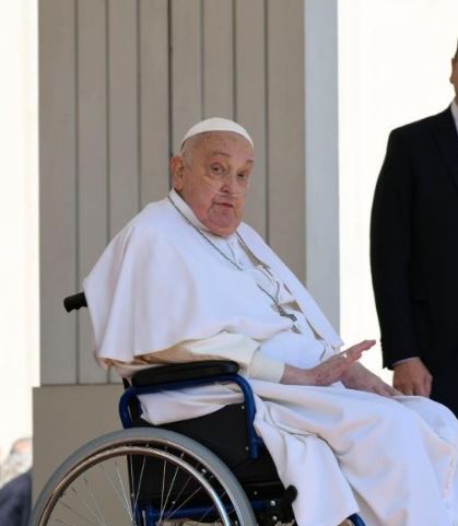 Il Papa a sorpresa nella Basilica di San Pietro