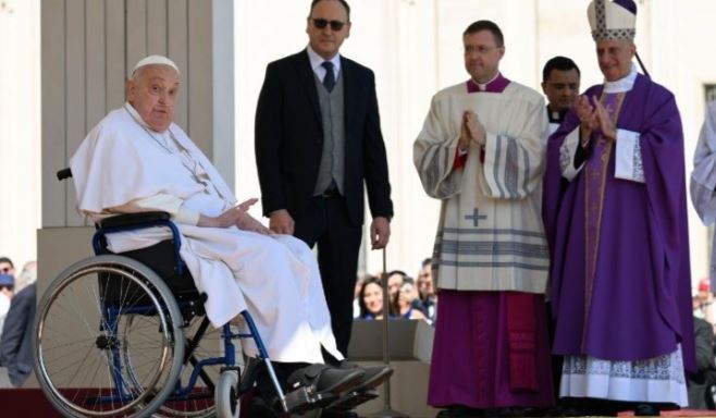 Giubileo degli Ammalati, il Papa a sorpresa a San Pietro