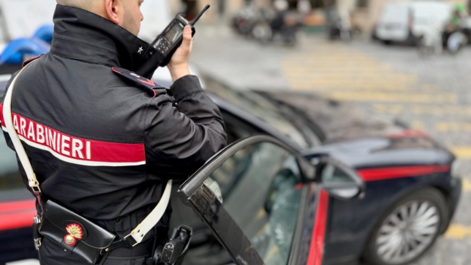 Maltratta il convivente per 15 anni, arrestato