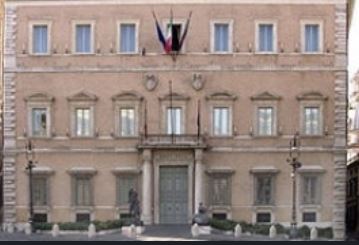 Papa Francesco, registro per le condoglianze in Prefettura