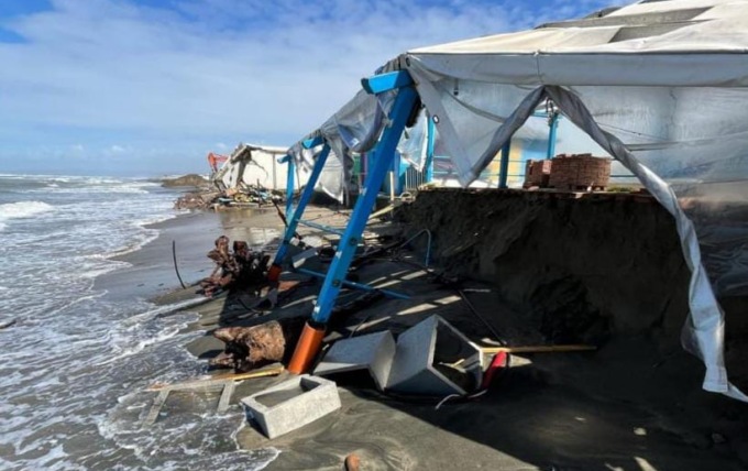 Fregene,  stabilimenti balneari danneggiati dalle mareggiate