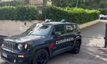 Bottigliate in testa per un cellulare