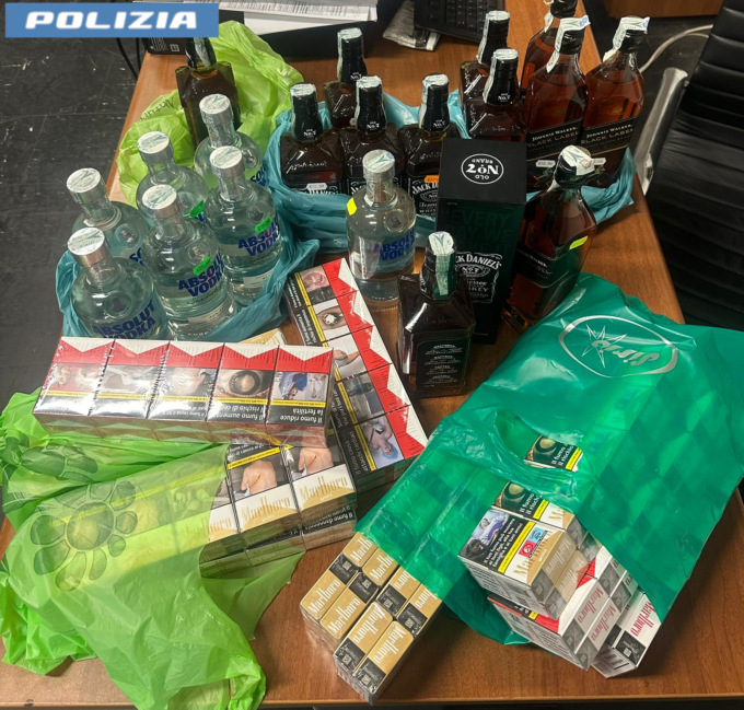 “Ladro delle monetine” ruba la borsa, ma viene scoperto da due agenti in borghese